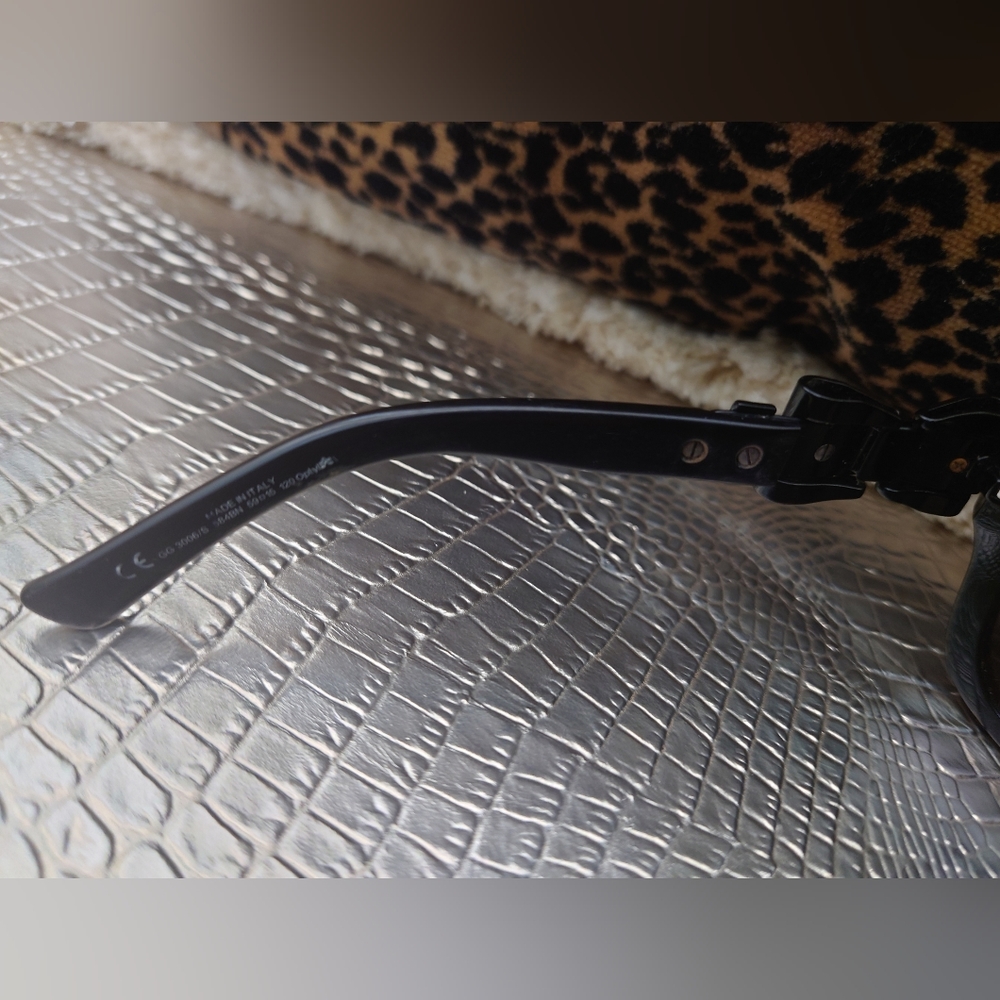 Pristine Black GUCCI Oversized Buckle Sunglasses Square - Italy - designer bow - Picture 7 of 8